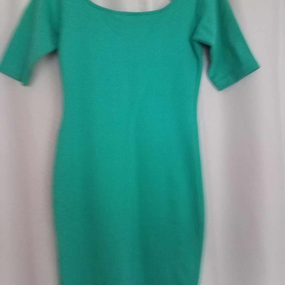 Green dress - Picture 2 of 4